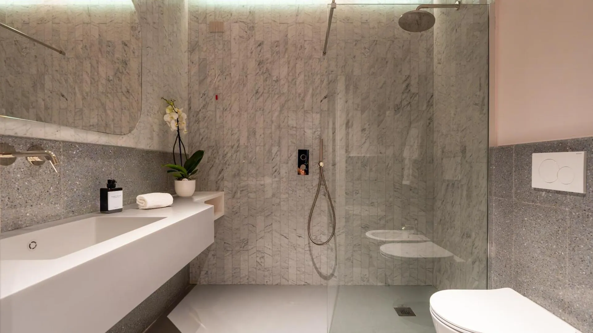 דירה Domus Suites Colosseum איטליה
